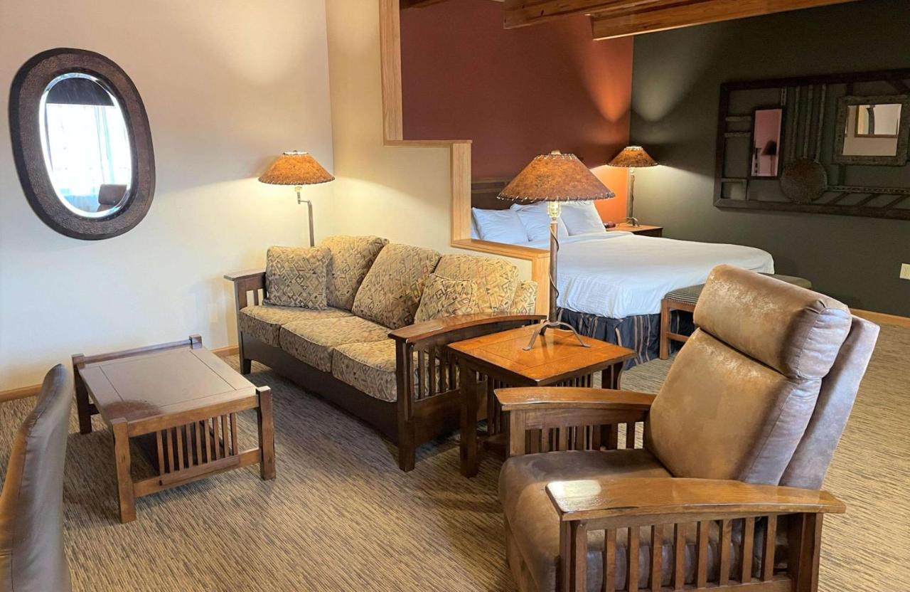 Crossroads Hotel & Event Center Fort Dodge Exteriör bild