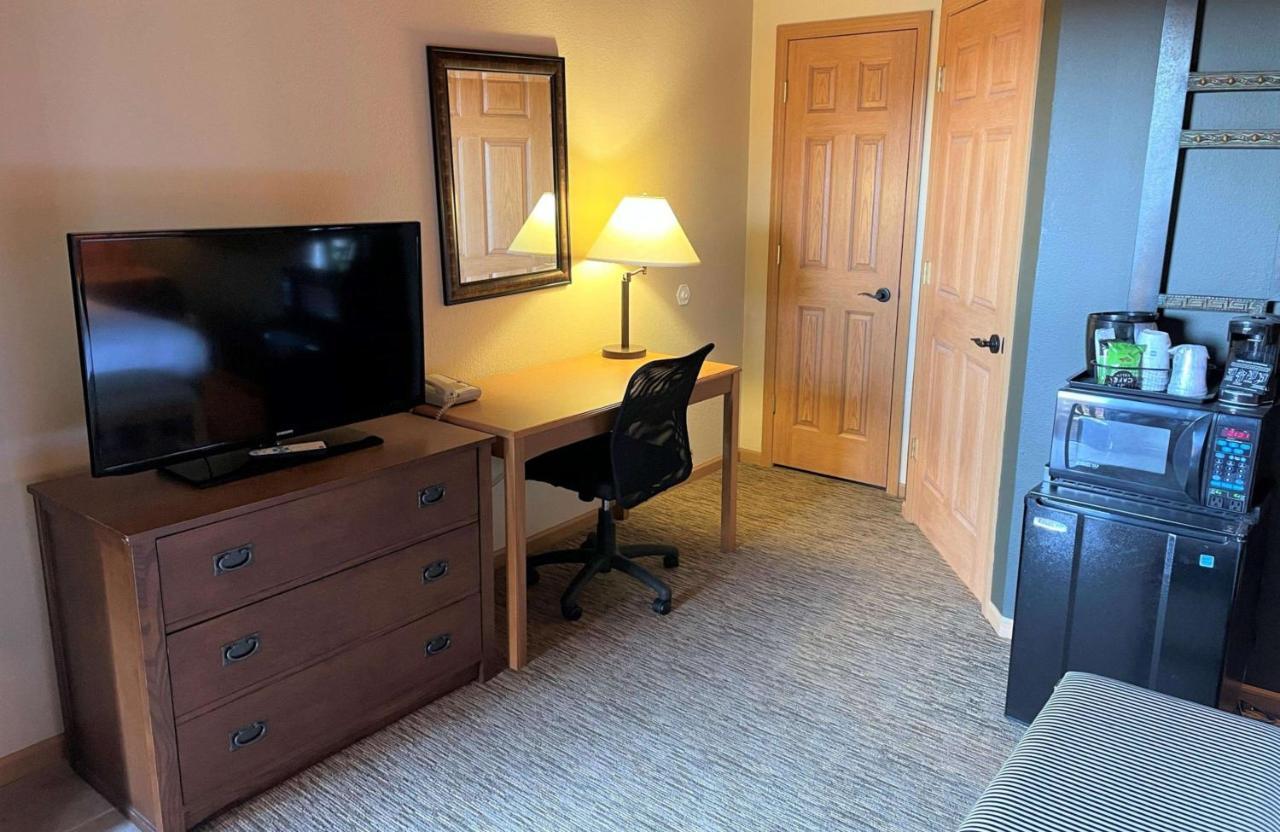 Crossroads Hotel & Event Center Fort Dodge Exteriör bild