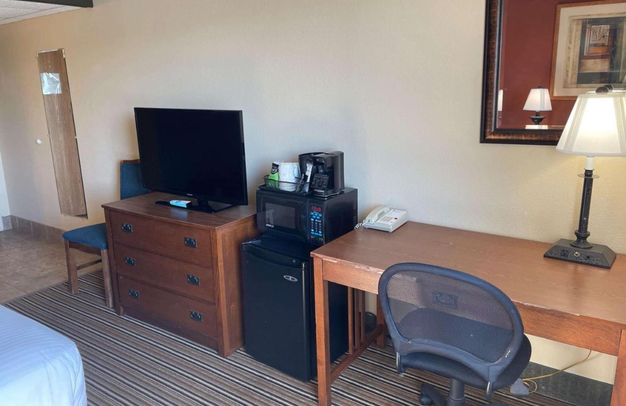 Crossroads Hotel & Event Center Fort Dodge Exteriör bild