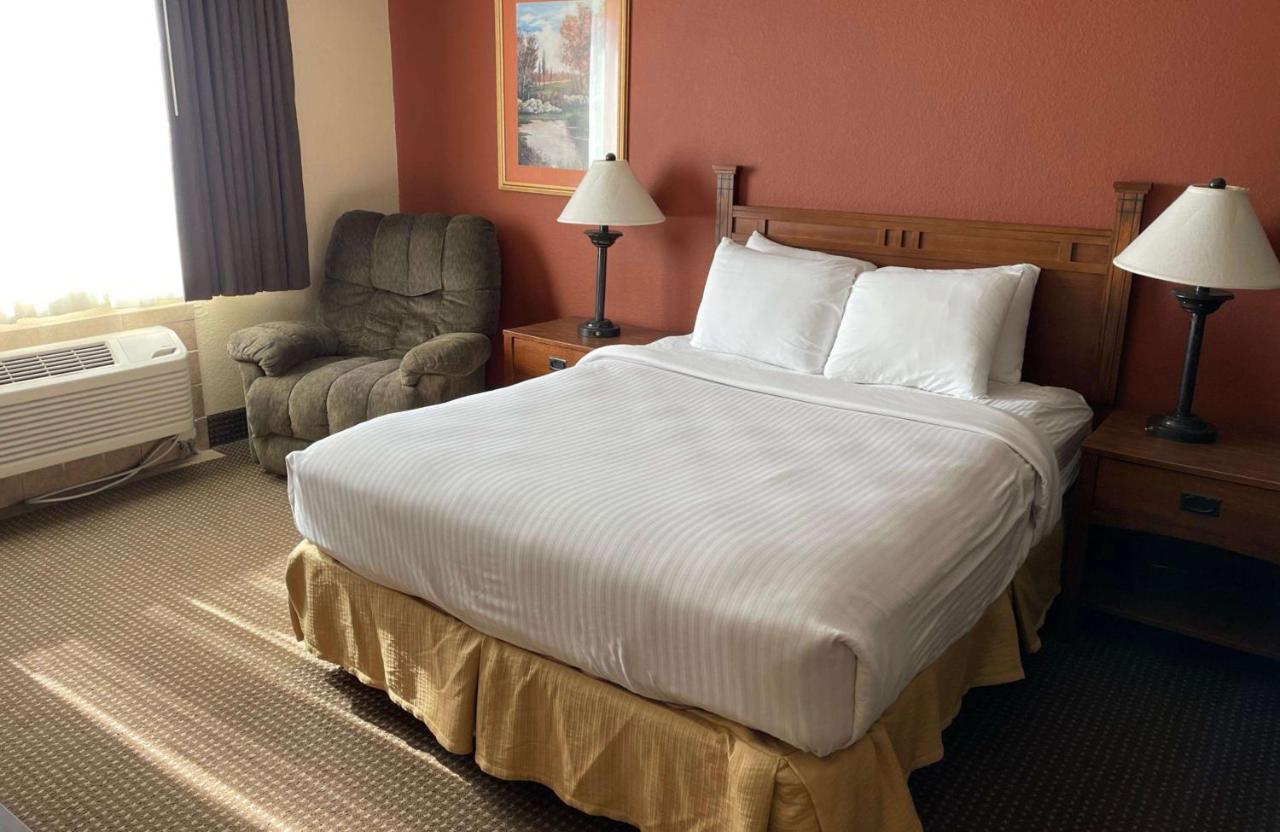 Crossroads Hotel & Event Center Fort Dodge Exteriör bild