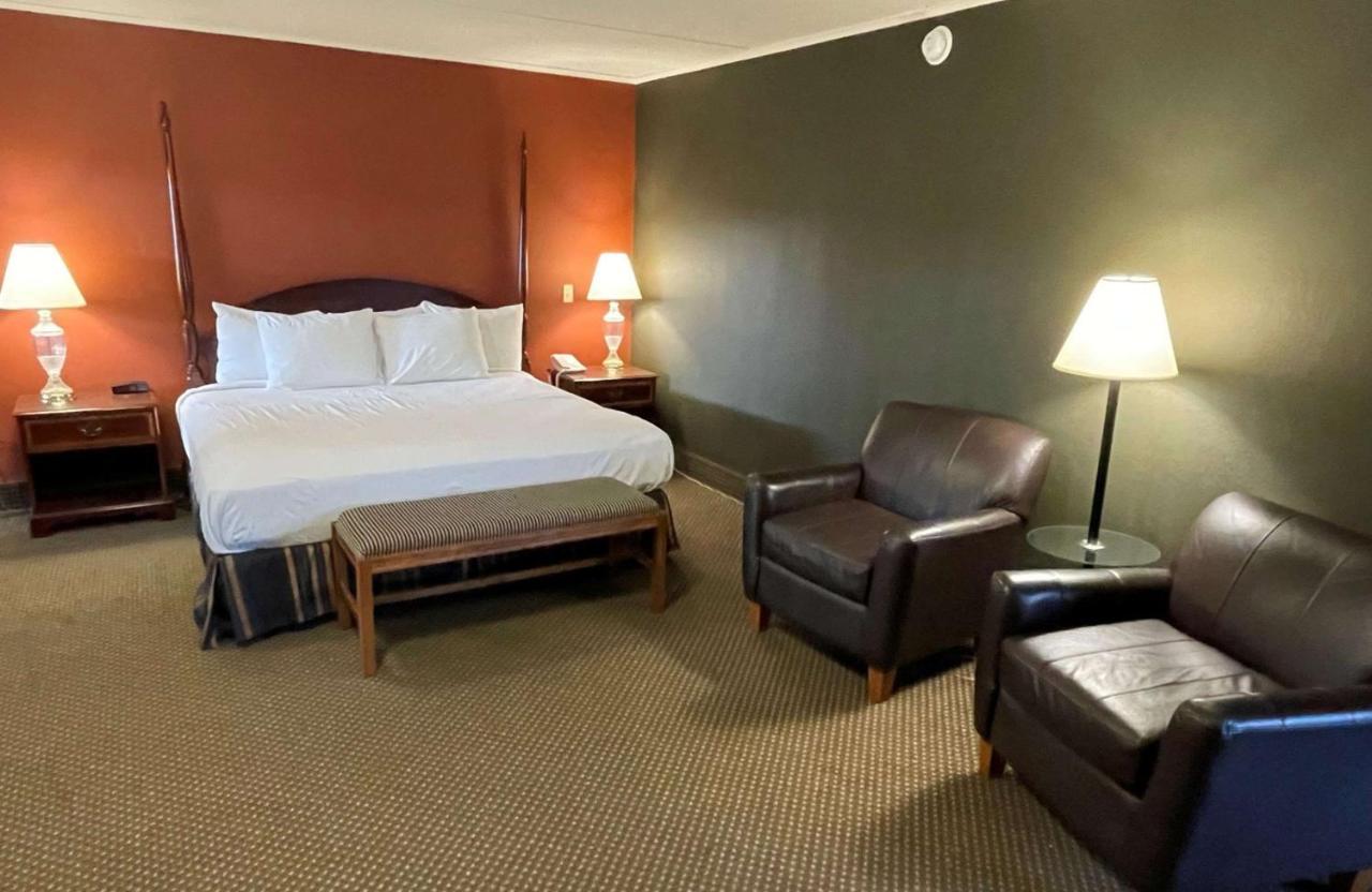 Crossroads Hotel & Event Center Fort Dodge Exteriör bild