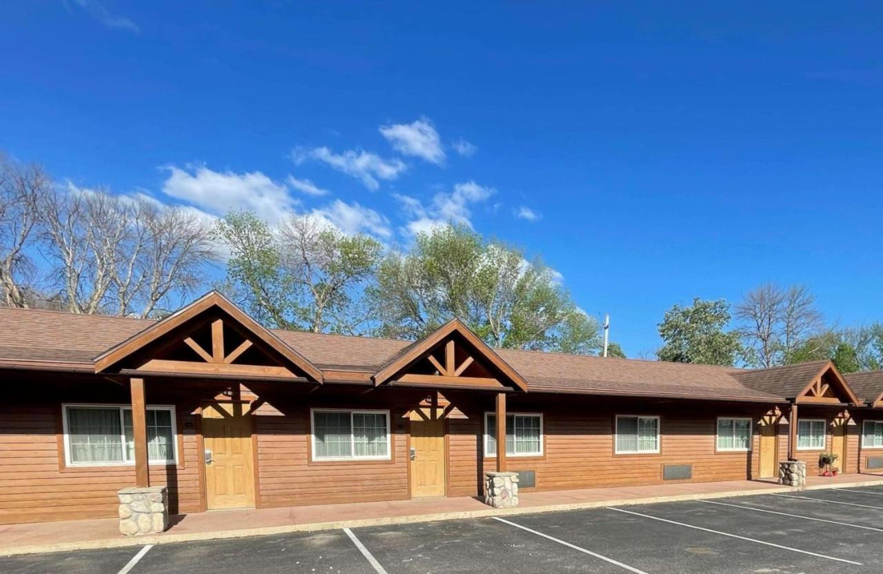 Crossroads Hotel & Event Center Fort Dodge Exteriör bild