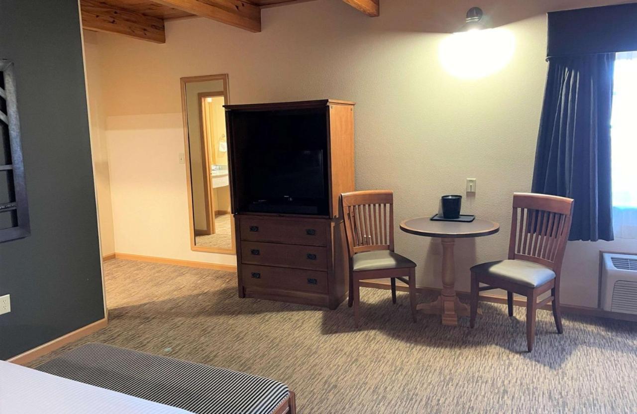 Crossroads Hotel & Event Center Fort Dodge Exteriör bild