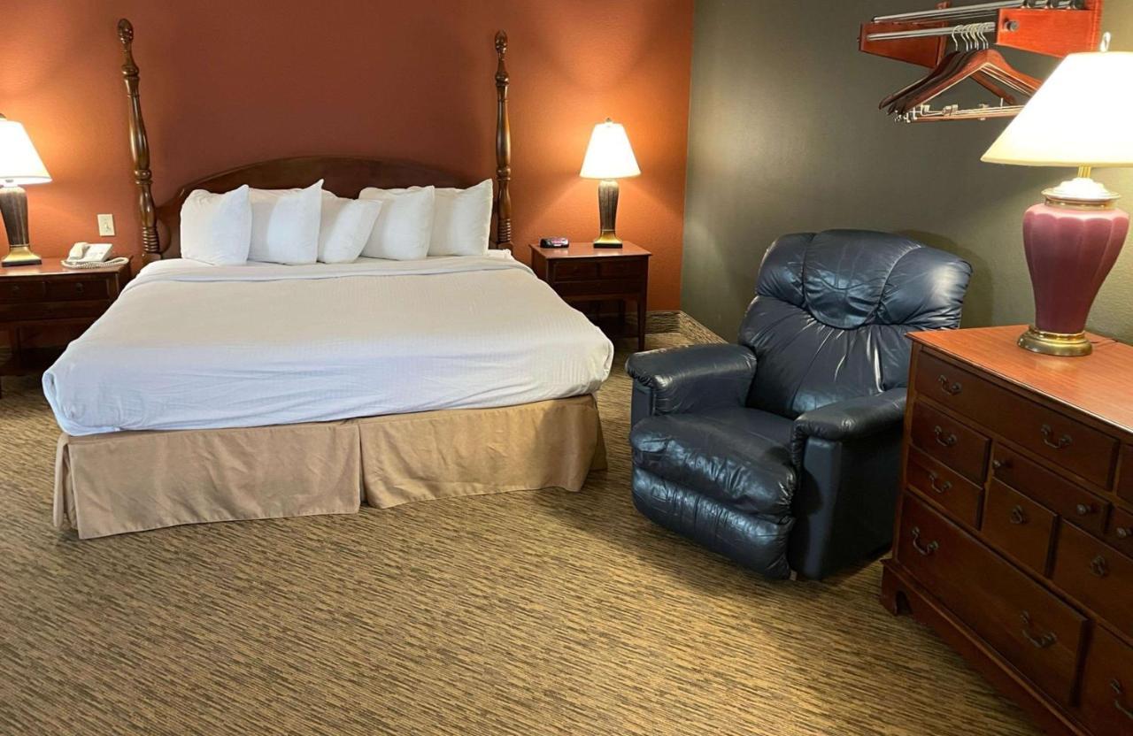 Crossroads Hotel & Event Center Fort Dodge Exteriör bild
