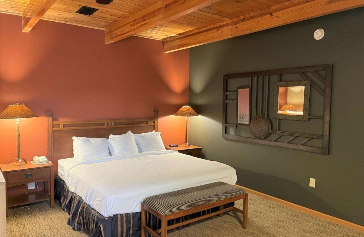 Crossroads Hotel & Event Center Fort Dodge Exteriör bild