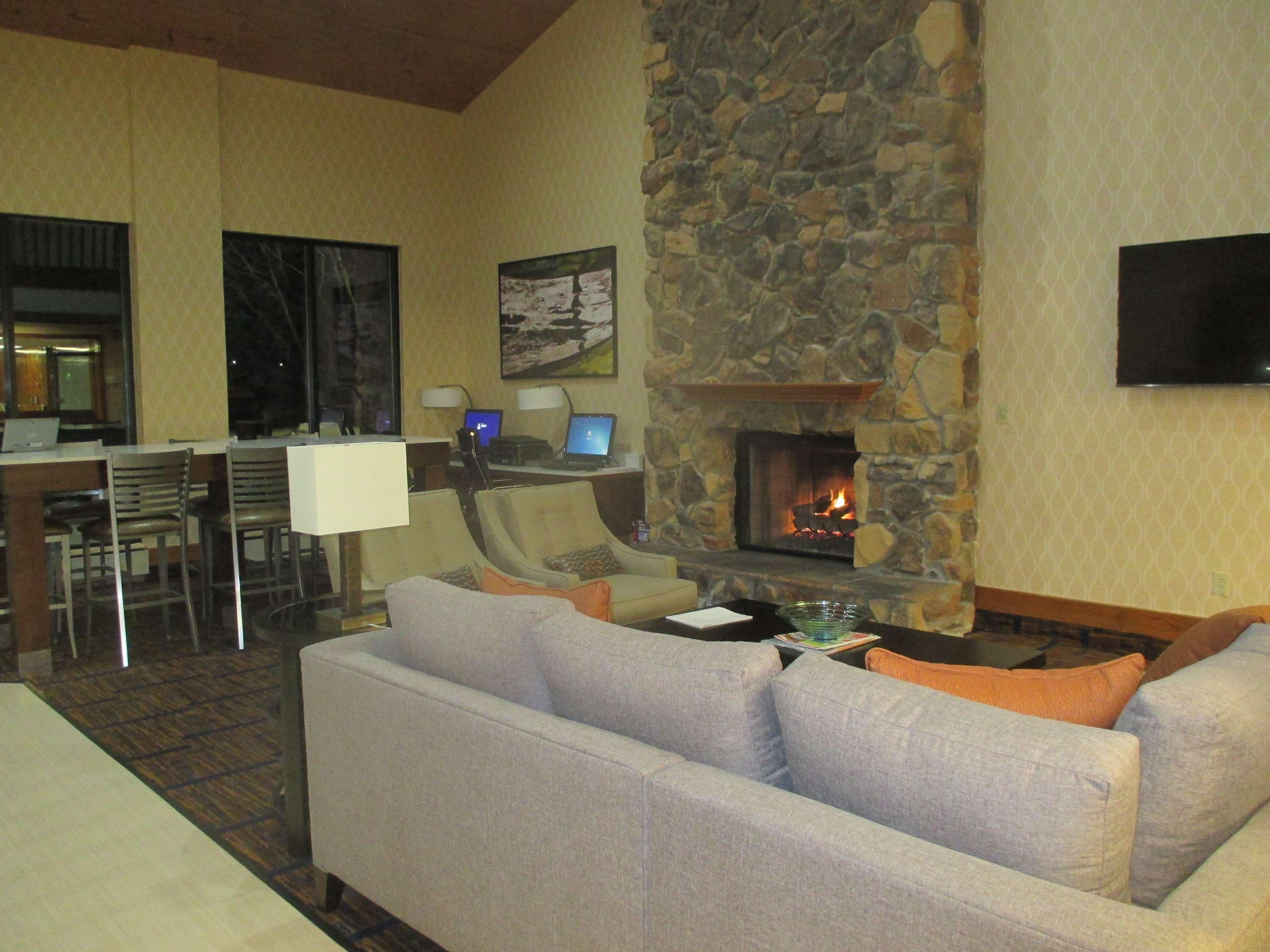 Crossroads Hotel & Event Center Fort Dodge Exteriör bild