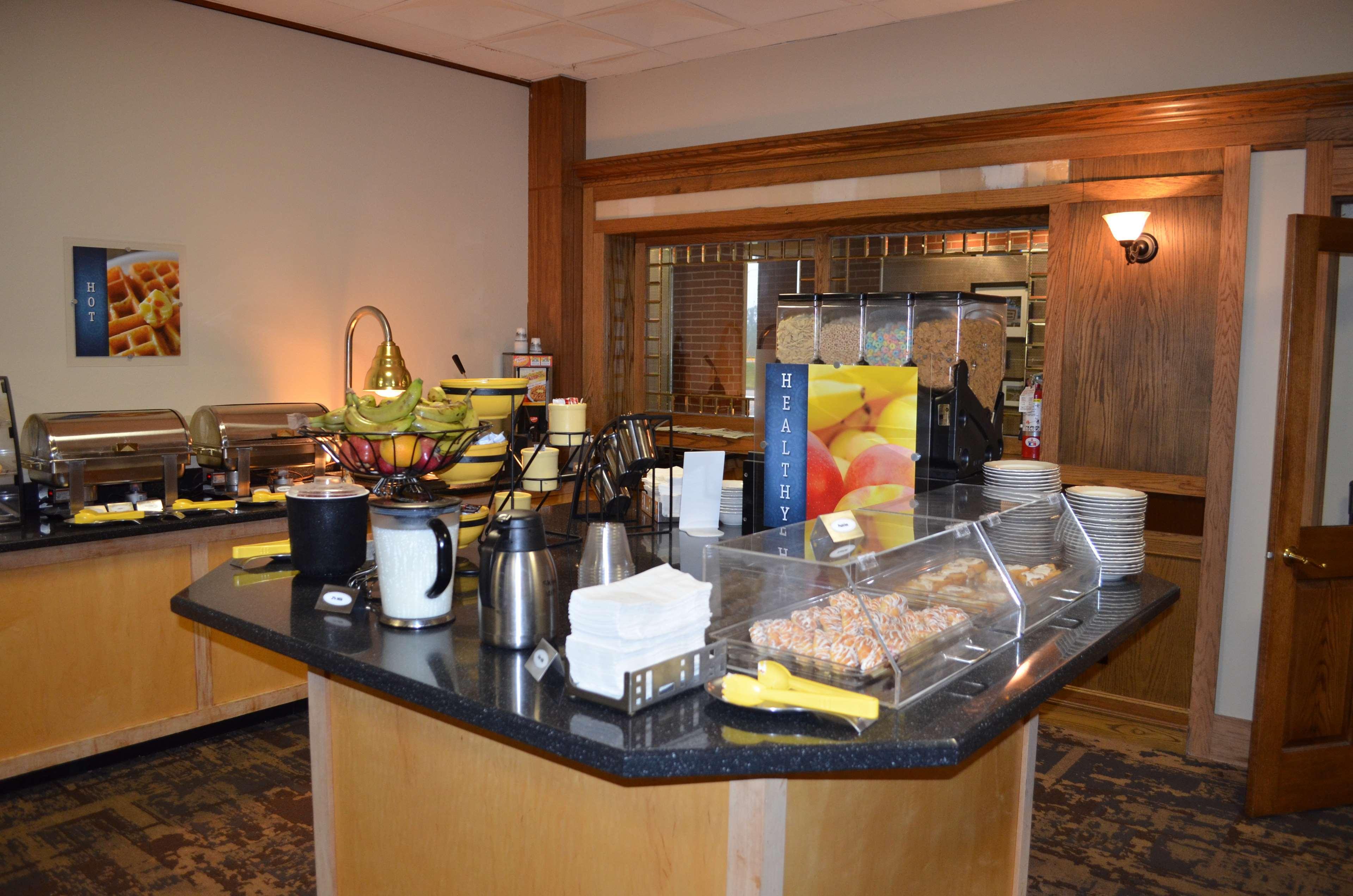 Crossroads Hotel & Event Center Fort Dodge Exteriör bild