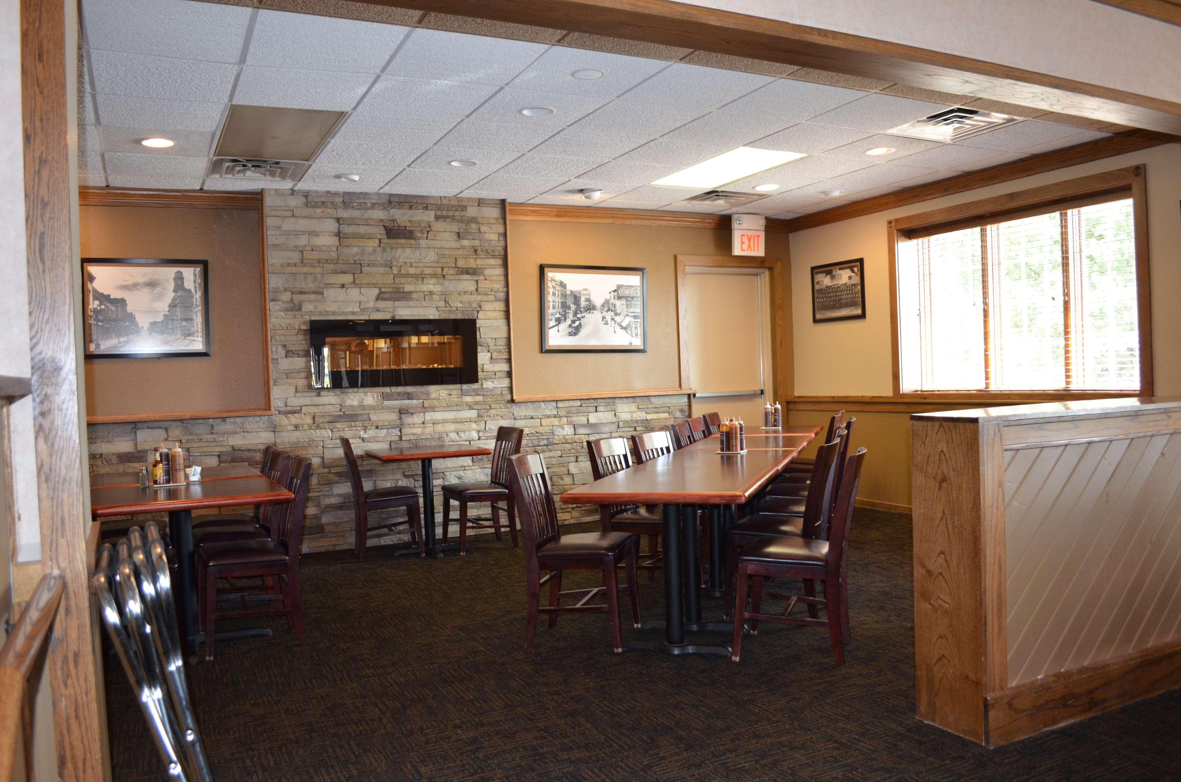 Crossroads Hotel & Event Center Fort Dodge Exteriör bild