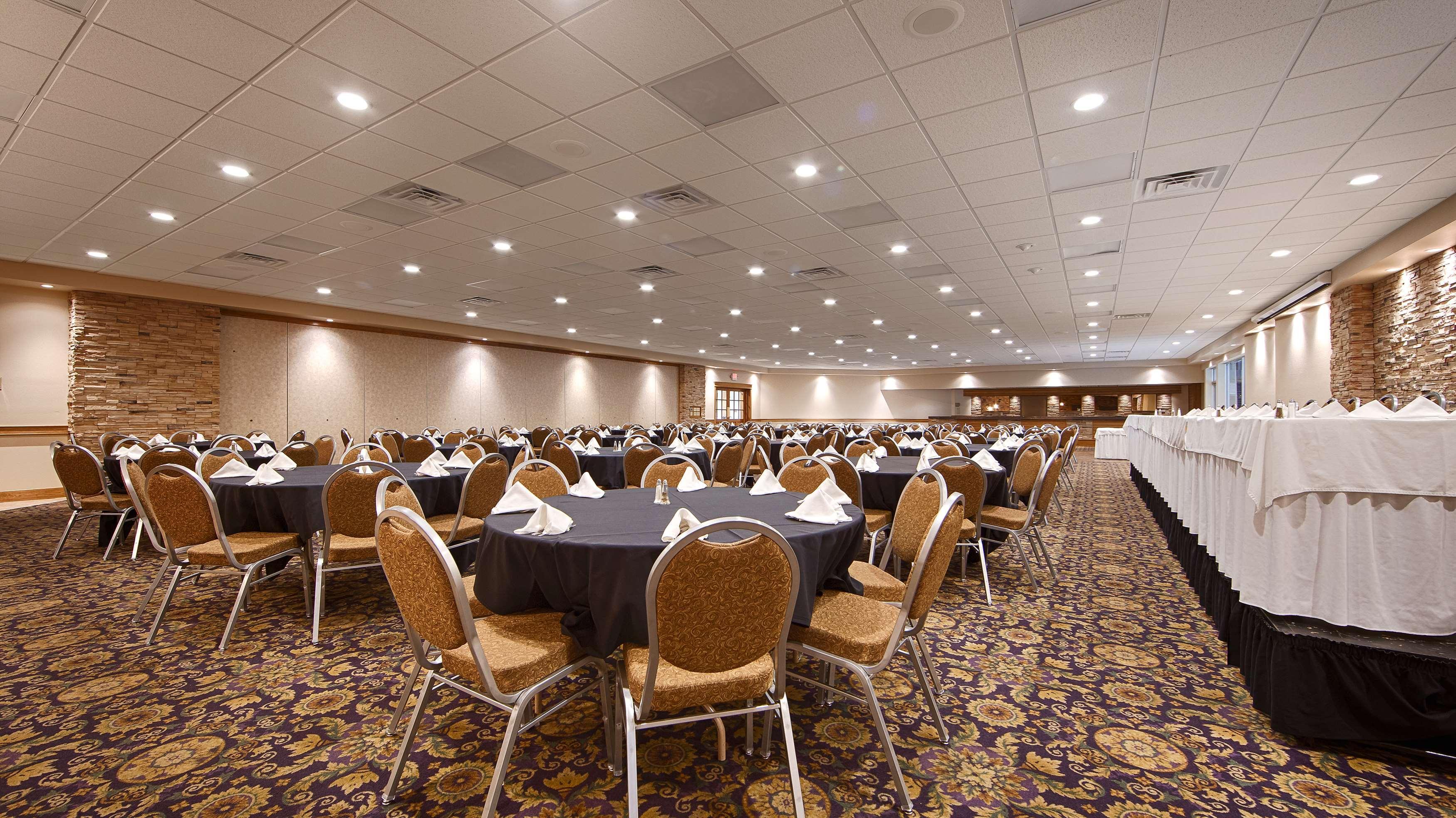 Crossroads Hotel & Event Center Fort Dodge Exteriör bild