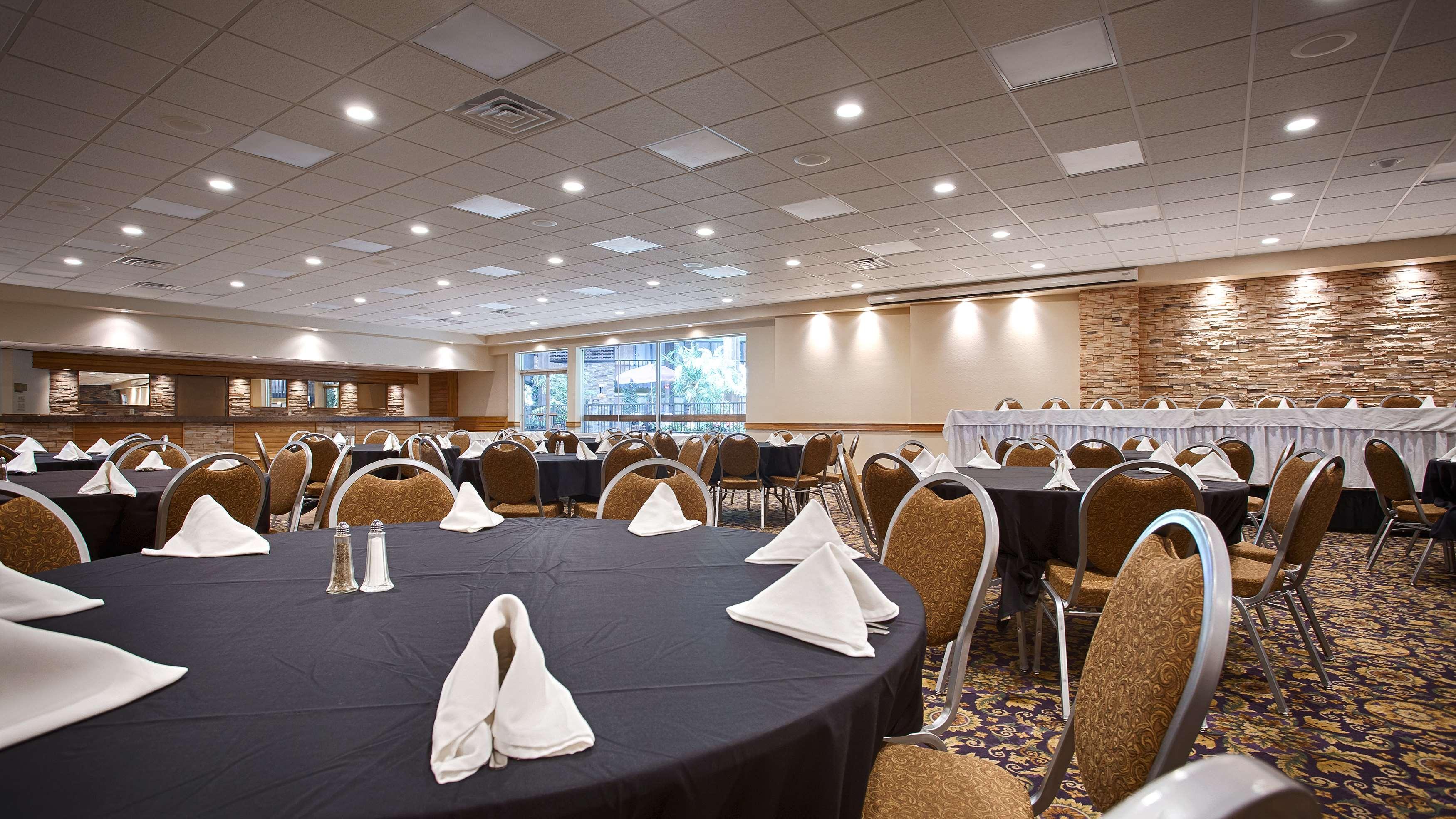 Crossroads Hotel & Event Center Fort Dodge Exteriör bild