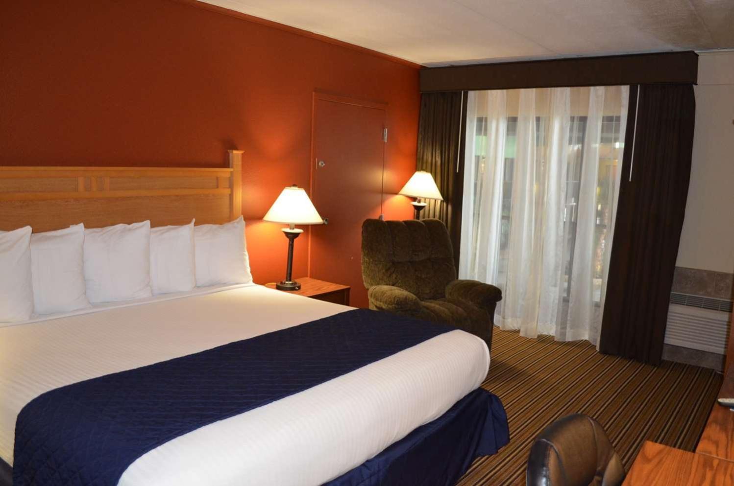 Crossroads Hotel & Event Center Fort Dodge Exteriör bild
